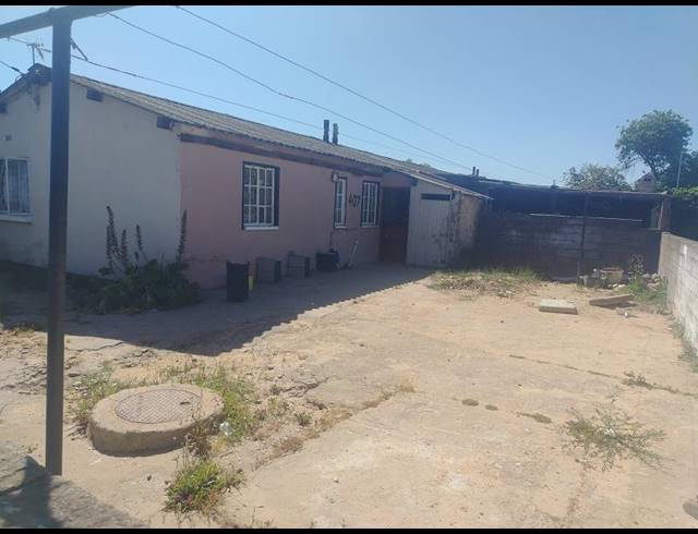 4 BEDROOM HOUSE FOR SALE IN AMSTELHOF